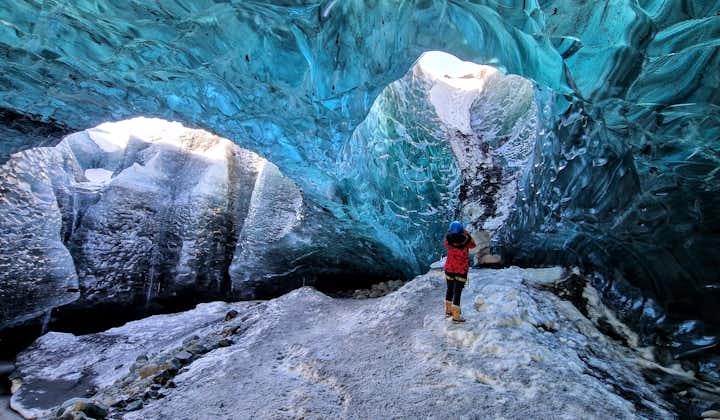 Incredible 5-6 Hour Combo Ice cave and Glacier walk Tour in Vatnajokull Glacier