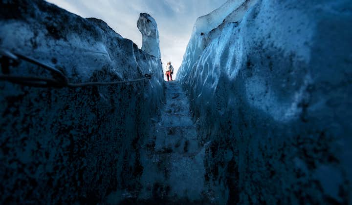 冰岛冬季南岸极光2日游旅行团｜冰川徒步+探秘蓝冰洞+杰古沙龙冰河湖