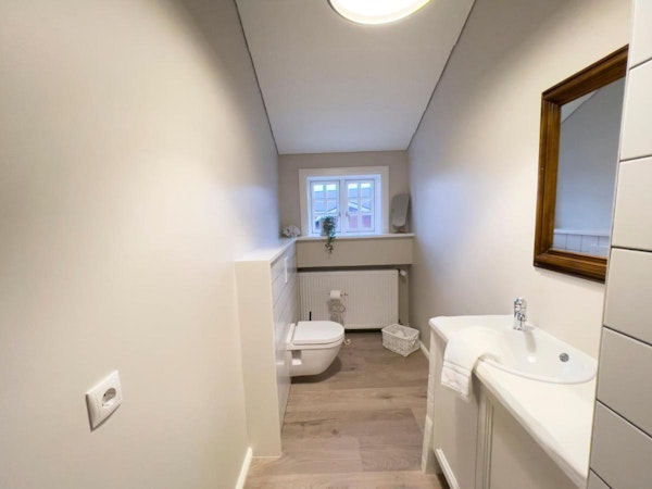 Kristinsson Apartment's rooms has its own toilet and bathroom.