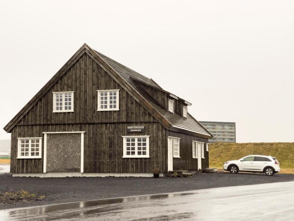 Kristinsson Apartment is located at the coastal town of Grindavik in Iceland.
