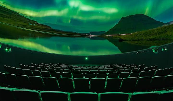 펄란의 천문관은 인상적인 360도 돔 극장으로, 숨막히는 시청각 공연인 아로라 오로라 쇼가 상영되는 장소입니다.
