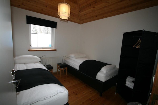 A twin room at the guesthouse, which can also be made up as a double room.