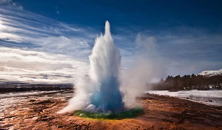 The Strokkur geyser in the Geysir geothermal area is the show’s star, erupting high into the air every 5-10 minutes.