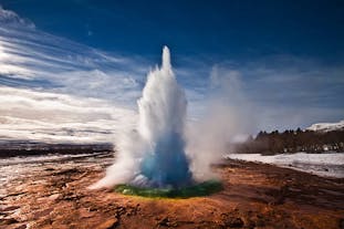 The Strokkur geyser in the Geysir geothermal area is the show’s star, erupting high into the air every 5-10 minutes.
