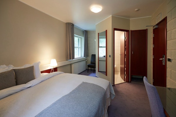 The double room at Hotel Akureyri Skjaldborg is complete with a bed and its own private bathroom.