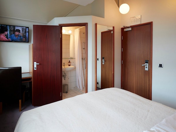 The double room with an ocean view at Hotel Akureyri Skjaldborg is complete with a digital lock and bathroom.