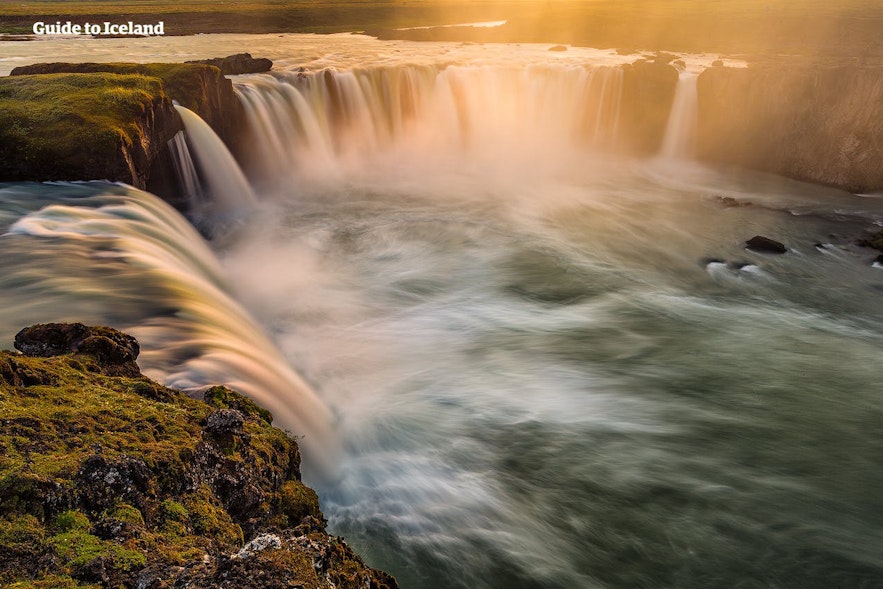 Wodospad Godafoss na Islandii.