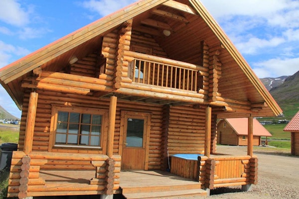 Brimnes Cabins' large cottage has three bedrooms for large groups on holiday.