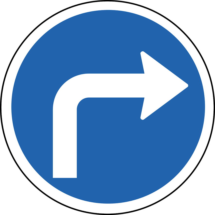 冰岛的"向右转弯"指示标志，白边、蓝底，白色箭头指向右边。
