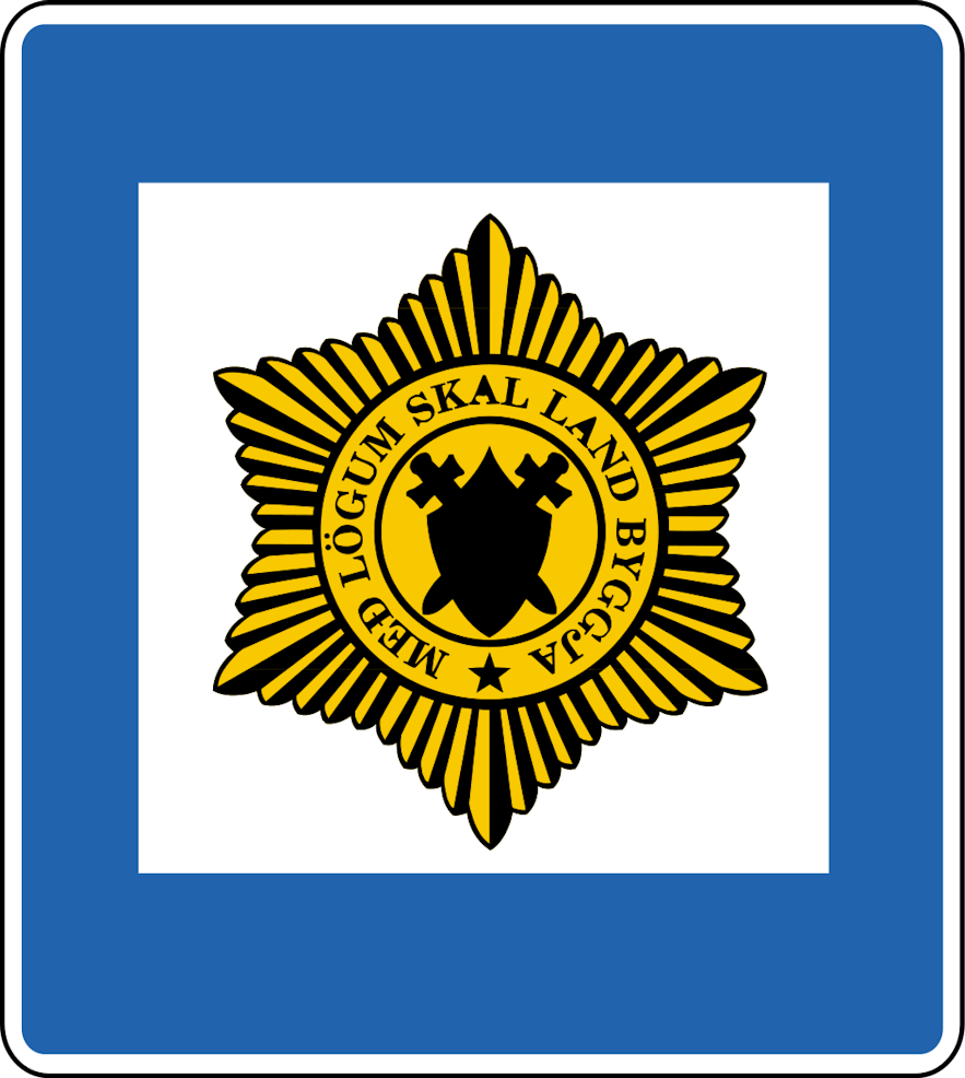 白底、蓝边，中间有一个黄黑相间的徽章，表示警察局。