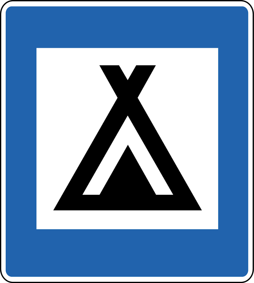  一个蓝色方形标志，白色背景，黑色图案，意思是附近有露营地。