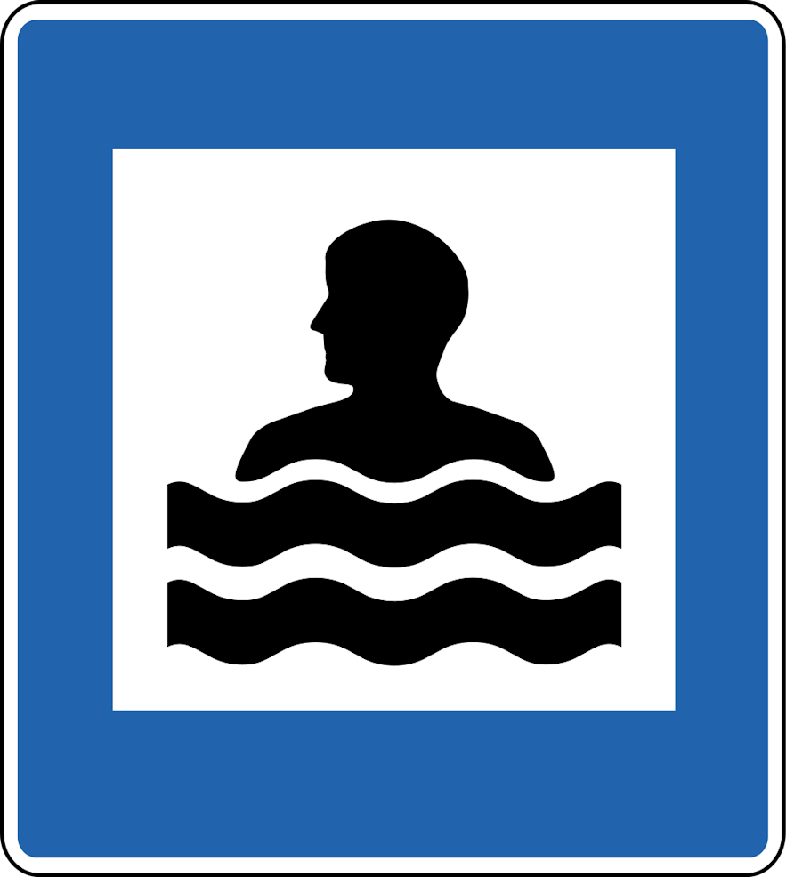一个蓝白相间的方形服务标志，上面有一个人在水中的黑色图像，表示这是一个游泳池。