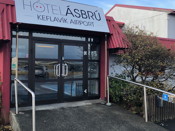 The entrance to Hotel Asbru welcomes you.