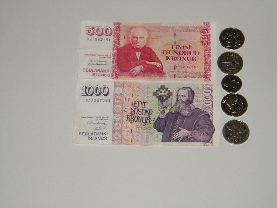 Icelandic krona in various denominations.