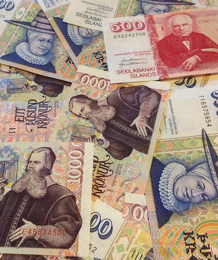 Icelandic currency banknotes.