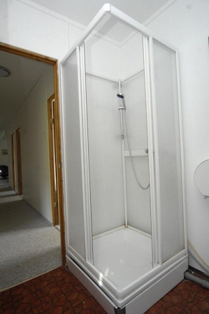 Solbrekka Guesthouse has a shared bathroom for all guests.
