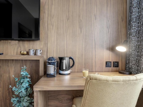 A kettle and coffee machine are available in every room at Alva Hotel.
