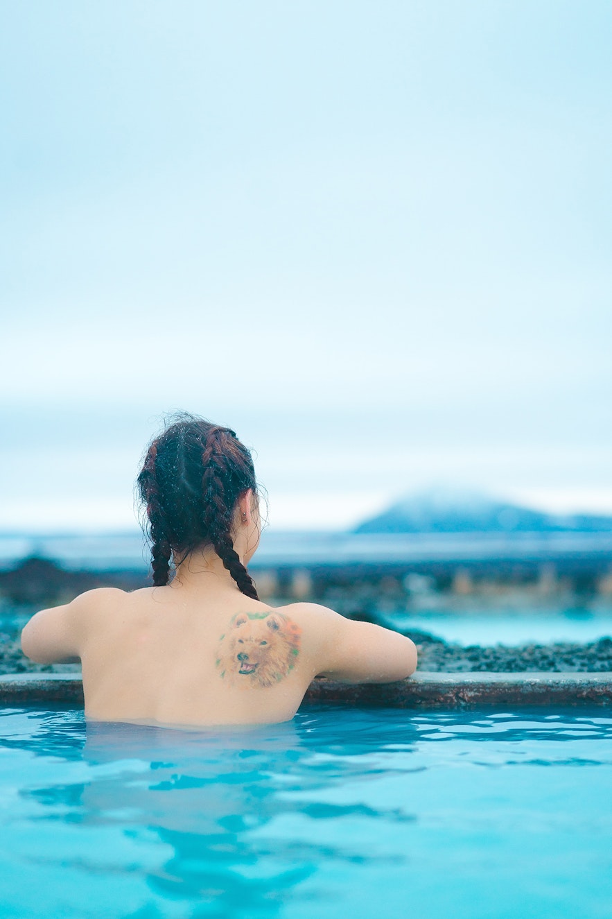 Bathing naked in an Icelandic pool in nature