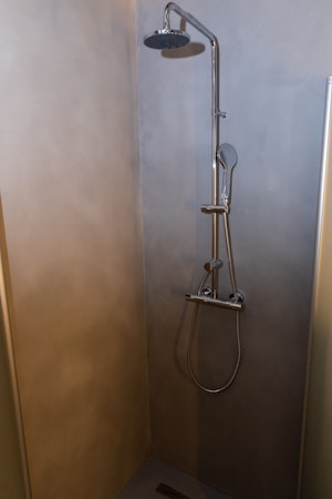 Hotel Halond's rooms have private showers and bathrooms.