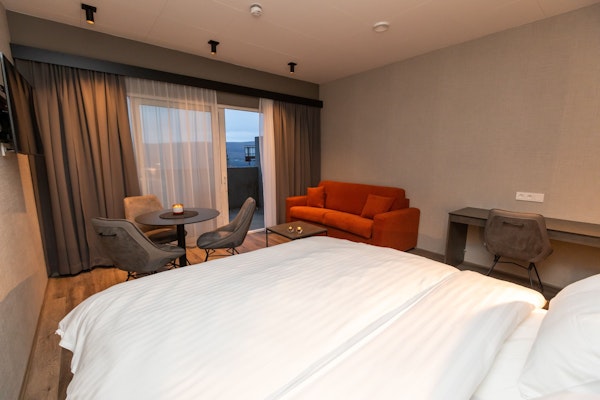 Hotel Halond boasts comfortable furnishings.