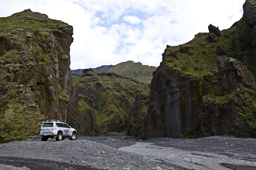 Istnieje wiele różnych typów pojazdów do wyboru podczas wynajmu samochodu w Islandii.