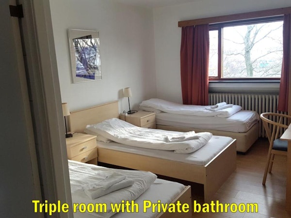 Travel Inn Guesthouse offers a triple room with three single beds and a private bathroom.