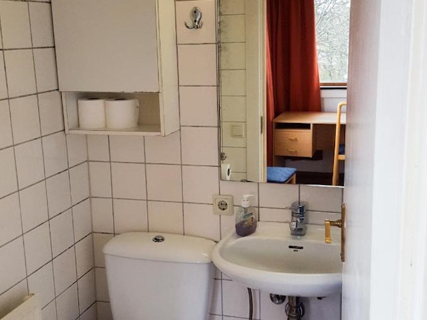 Travel Inn Guesthouse has basic restrooms that provide a toilet, sink, and shower.