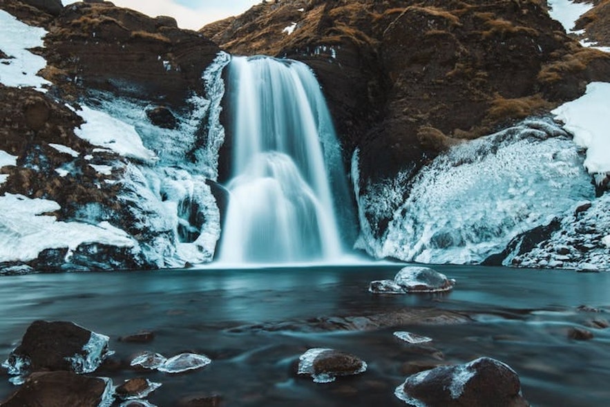 La cascade Helgufoss se trouve tout près du Cercle d'Or en Islande.