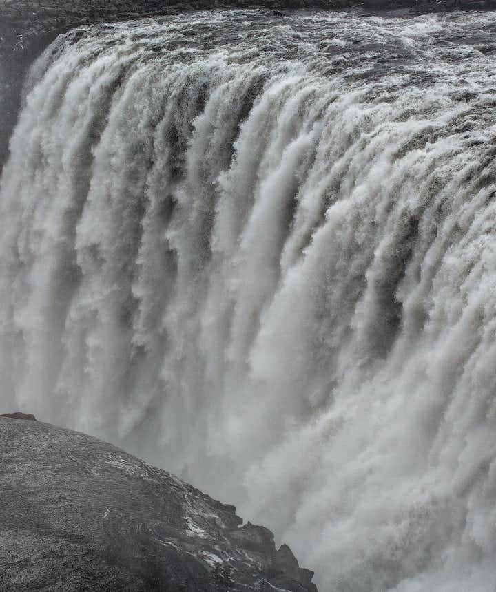 Wodospad w północnej Islandii.