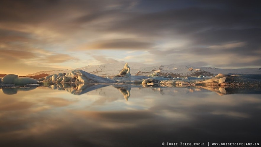 ทะเลสาบธารน้ำแข็งโจกุลซาร์ลอนมีความสวยงามทั้งในฤดูร้อนและฤดูหนาว