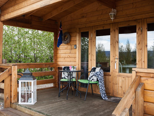Each cottage at Kalda Lyngholt has a patio with outdoor furniture.