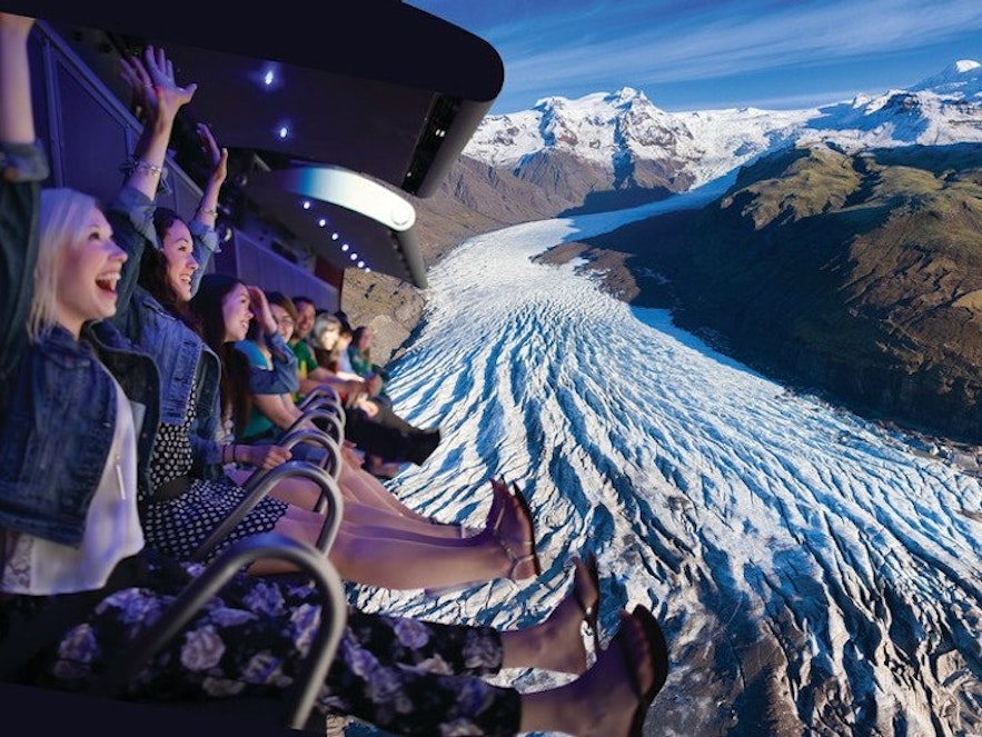 FlyOver Iceland er en fascinerende opplevelse som kombinerer kino, historiefortelling og teknologi