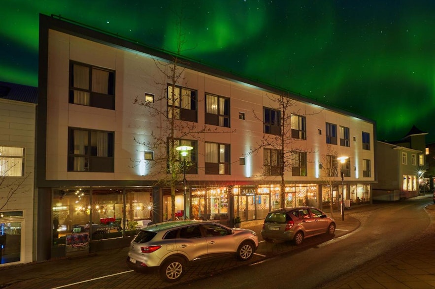 北极光照耀下的雷克雅未克阿尔达酒店