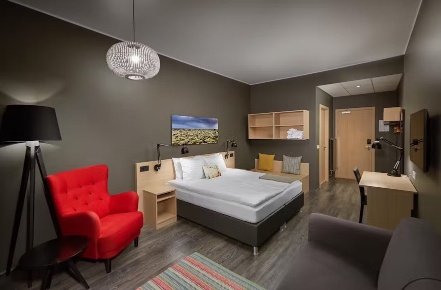 阿尔达酒店拥有舒适的套房，适合情侣和家庭入住。