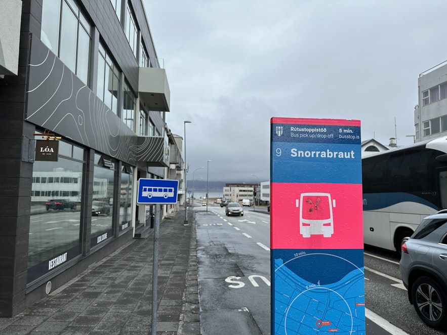 You can find Bus Stop 9 or Snorrabraut in front of the Loa restaurant in Laugavegur.