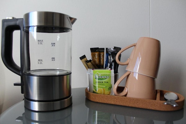All rooms at Guesthouse Mikael have an electric kettle with tea and coffee supplies.