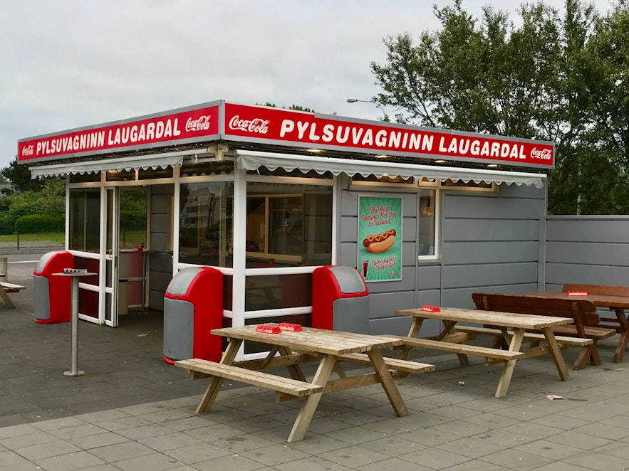 Hot dog stands in Reykjavik like Pylsuvagninn Laugardal have tables and chairs where you can eat your order.
