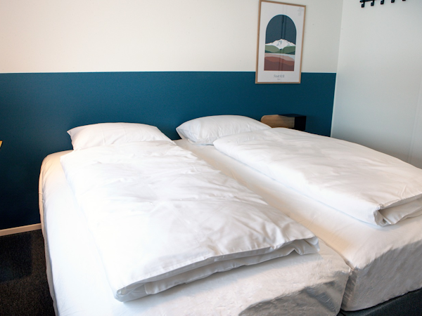 Eidar Hostel & Apartments offers twin bed rooms.