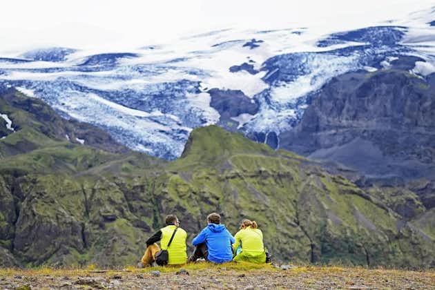 Take in breathtaking views of glaciers and mountains on our jeep tour.