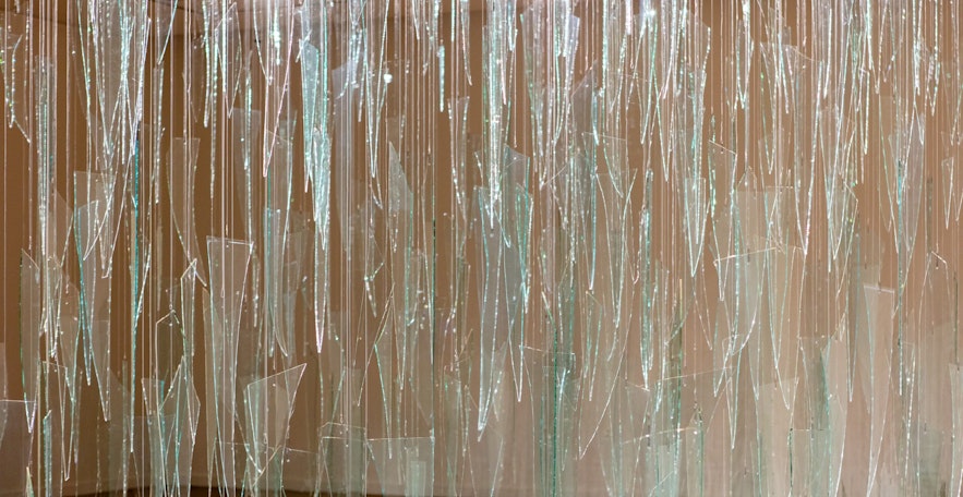1984년 아티스트 루리의 글라스라인 작품