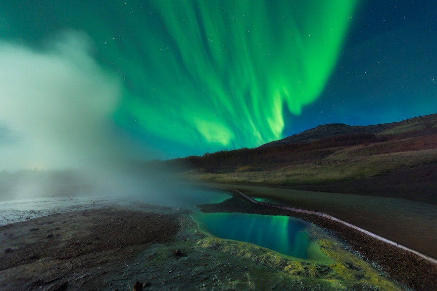 春季，尤其是三、四月，在冰岛可以看到北极光。