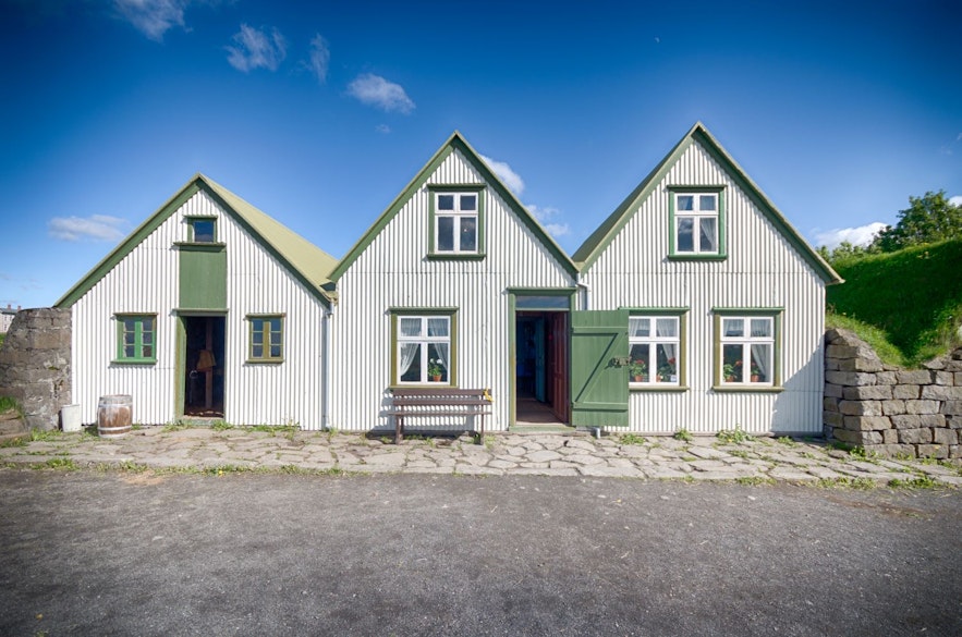 Ein traditioneller Bauernhof im Arbaer Freilichtmuseum in Reykjavik