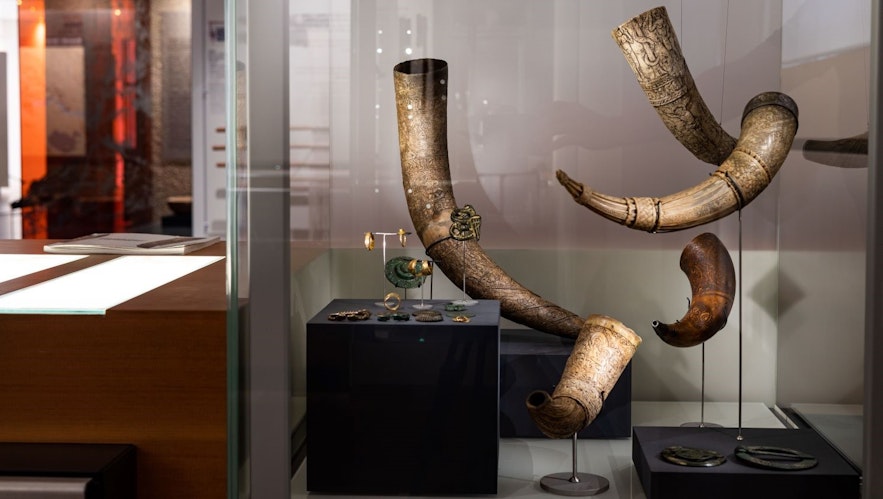 Cornes à boire vikings dans l'exposition permanente du musée national d'Islande