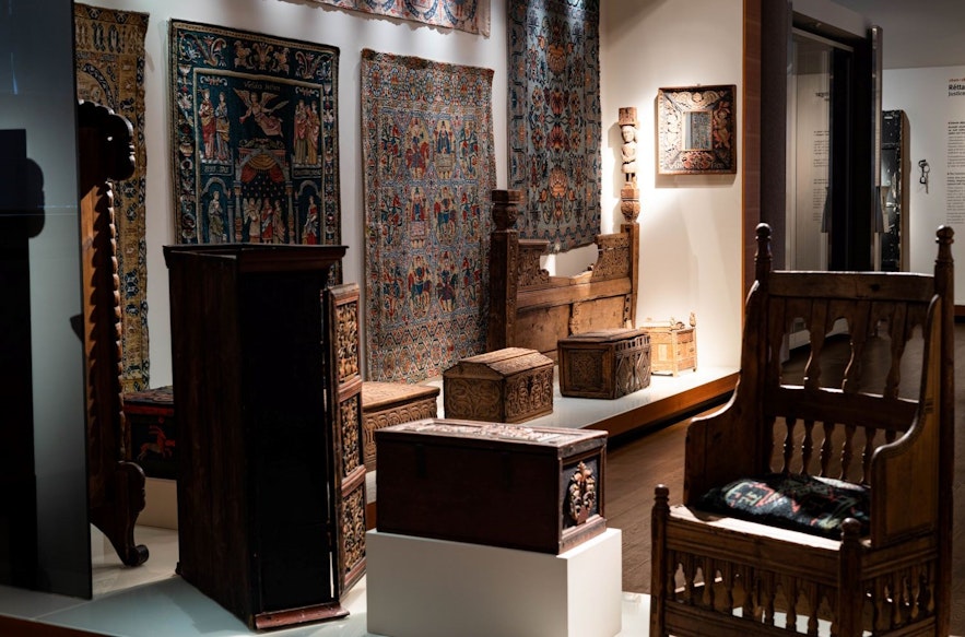 Trabajos en madera, tallados y arte expuestos en el Museo Nacional de Islandia