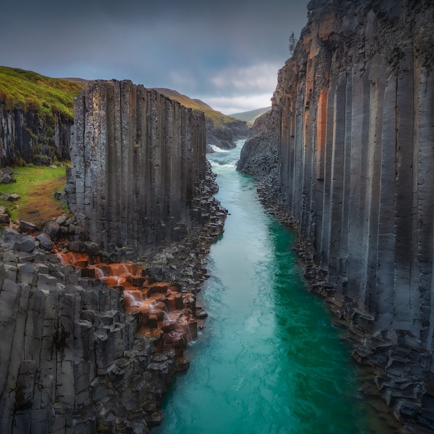 Studlagil是位于冰岛东部的一个美丽的峡谷。