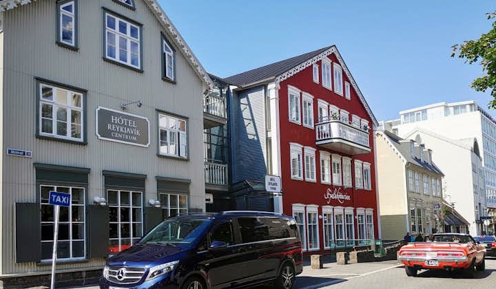 Sortie Privée & Sur-Mesure de 8 heures en Islande dans la Nouvelle Mercedes Benz V-Class Luxury