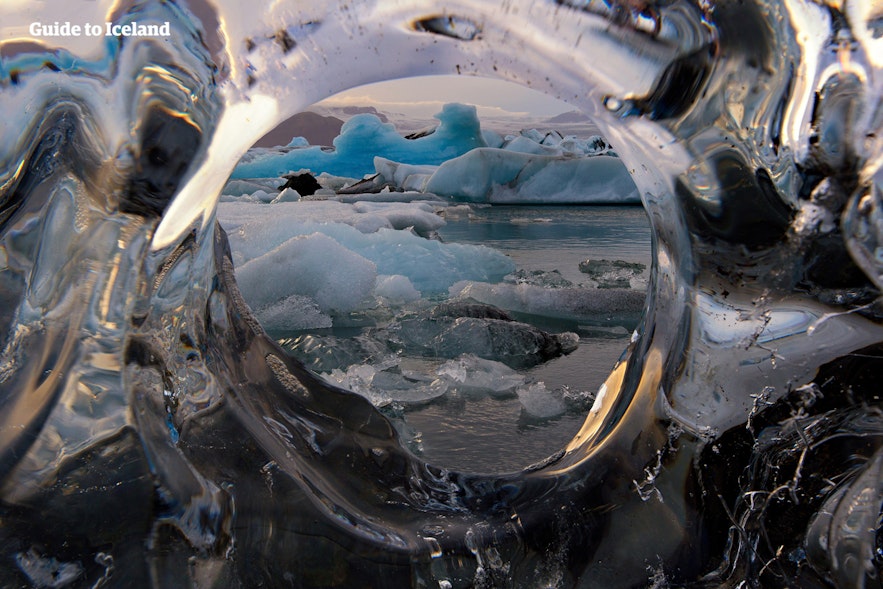 Jökulsárlónin jäävuoret ja -lohkareet ovat erinomaisia kuvauskohteita.